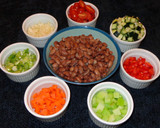 Foto del paso 1 de la receta: Ensalada de porotos hallados