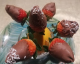 Foto del paso 3 de la receta: Ramo de fresas con chocolate 🍓🍫💐