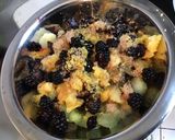 Une image de l'étape 8 de Salade de fruits (melon vert,prunes d ante,mûres,ananas et banane).