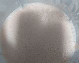 A picture of step 1 of Strawberry shake with chocolate sauce.