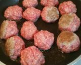Foto del passaggio 1 della ricetta Polpette al sugo