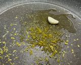 Foto del passaggio 2 della ricetta Tagliolini al limone, con mazzancolle e granella di pistacchio