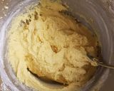 A picture of step 4 of Glacé cherry muffins.