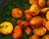 A picture of step 4 of Baby potatoes in green gravy.