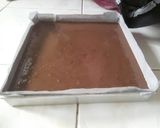 Foto langkah ke 7 dari resep Cake Coklat Potong Lembut.