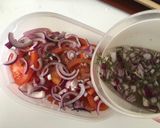 Paradicsom saláta lilahagymával recept fázis 6 fotója