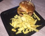 Φωτογραφία βήματος 9 της συνταγής Burger με Μπέικον Τσένταρ Ντομάτα και Σως
