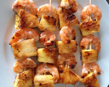 Foto del paso 3 de la receta: Brochetas de langostino y piña al curry