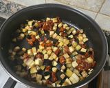 Foto del paso 3 de la receta: Pasta con berenjenas, tomate seco y aceitunas