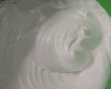 Foto langkah ke 5 dari resep Red Velvet Roll Cake.