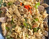 Foto langkah ke 4 dari resep Indomie Goreng Nyemek.