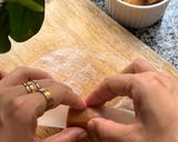 Hình bước làm 3 của món Món Ăn Vặt Làm Trong Tích Tắc: Xúc Xích Cuộn Bánh Tráng Chiên Giòn 🤤