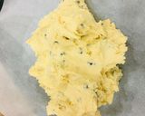 Hình bước làm 3 của món Vào bếp cùng con: Bánh quy bơ chocolate chip giòn, xốp, béo, ngọt vừa