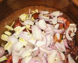 A picture of step 2 of Qeema fry.