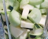 Une image de l'étape 1 de Gaspacho de courgettes au chèvre frais.