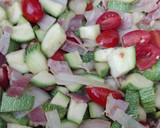 Foto del paso 5 de la receta: Calabacitas primavera para tostadas o acompañamiento/ guarnición