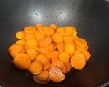 Foto del paso 6 de la receta Wok de zanahoria y cebolla con salchichas