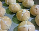Foto langkah ke 8 dari resep Korean Garlic Cheese Bread.