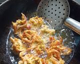 प्याज़ और बेसन के पकोड़े (Pyaz aur Besan ke pakode recipe in hindi) रेसिपी चरण 6 फोटो