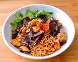 Hình bước làm 3 của món Mì Ăn Liền Xào Thịt Trai Đen (Vẹm Đen) & Mộc Nhĩ