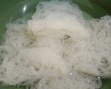 Foto langkah ke 3 dari resep Sup Jamur Bihun Galantin.