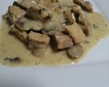 Foto del paso 7 de la receta: Lomo de cerdo con salsa de champiñones y queso