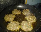 A picture of step 3 of Kachey qeeme ke kabab.