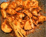 A picture of step 5 of Rendang daging babi.