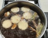 รูปขั้นตอนการทำที่ 1 ของ ก๋วยเตี๋ยวซี่โครงหมูตุ๋น ลูกชิ้น
