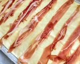 Csavart feketeerdei sonkás-sajtos rúd recept fázis 2 fotója