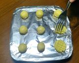 Foto langkah ke 8 dari resep Cookies Susu Dancow Ekonomis Tanpa Oven Bisaaaa Dong (193).