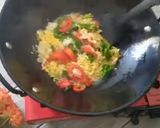 Foto langkah ke 4 dari resep Resep Indomie Goreng.