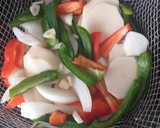 Foto del paso 2 de la receta: Atún fresco encebollado con patatas a lo pobre