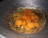 Foto langkah ke 2 dari resep Sup Oyong Telur Wortel.
