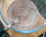 A picture of step 1 of Kitkat choco waffer cake.