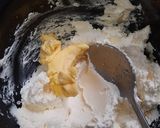 Foto langkah ke 3 dari resep No-Bake Oreo Cheesecake.