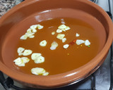 Foto del paso 2 de la receta: Gulas con gambas al ajillo