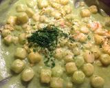 Foto del passaggio 6 della ricetta Gnocchetti di patate con crema di zucchine e gamberi argentini