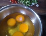 Foto langkah ke 2 dari resep Telur Dadar Segitiga.