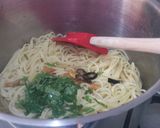 A picture of step 5 of Spaghetti with Garlic, Oil, and Chili Pepper (Spaghetti aglio, olio e peperoncino).