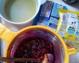 Foto langkah ke 1 dari resep Es krim Buah Naga sederhana.