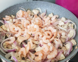 Foto del paso 2 de la receta: Salsa de Pollo con Camarones y Ñoquis