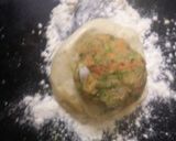A picture of step 3 of Alu paratha.