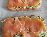 Foto del paso 5 de la receta: Tostas gratinadas de salmón ahumado