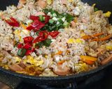 Foto langkah ke 6 dari resep Nasi Goreng Sosis Wortel.
