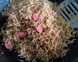 Foto langkah ke 6 dari resep Mi Goreng ala Maya.