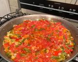 Foto del paso 2 de la receta: Paella de mariscos (congelados)
