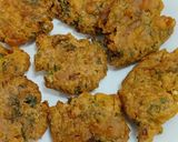 प्याज़ धनिया पकौड़ा (pyaz dhaniya pakoda recipe in Hindi) रेसिपी चरण 5 फोटो