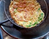 Foto langkah ke 4 dari resep Telur dadar.