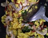Foto langkah ke 2 dari resep Udang Telur Daun Jeruk.